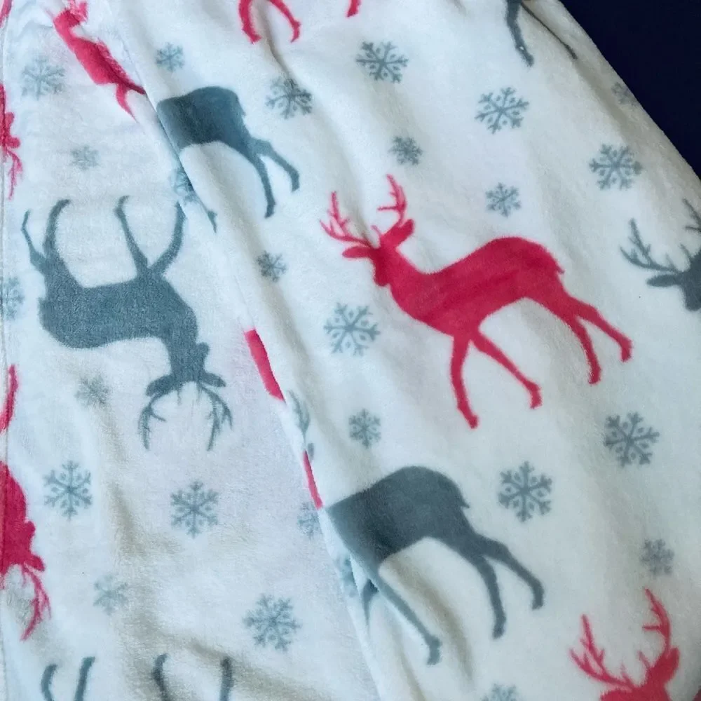 NWT Betsey Johnson Christmas Holiday Reindeer Plush Throw Blanket